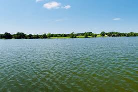 Kingsland House | 5 bedroom 5 Bath Green Harbor Villa is located on Lake LBJ. Sleeps 10