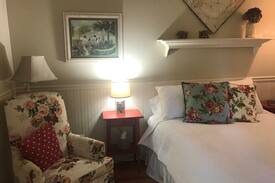 Coburg House | Coburg Cackleberry Cottage