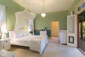 Wentworth Falls House | Historic 6 Bdrm Blue Mountains Home