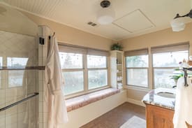 Exeter Bed & Breakfast | Parkhurst Suite, The Clover House Manor
