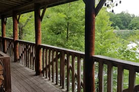 Salem House | Beaver Lake House-Welcome to Social Distance Land!