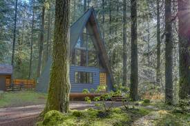 Zigzag Cabin | Rancho Relaxo - A Beautiful Mountain A-frame