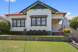 Belmont House | Retro Bungalow in Belmont