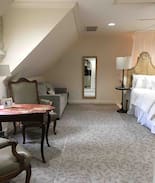 Park Cities House | Private garage apartment near SMU