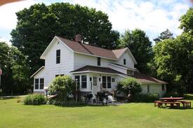 Lake Ann House | White Farms Northern Getaway-Near Lake Ann, MI