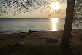 Sackets Harbor Cabin | The Roe Cottage