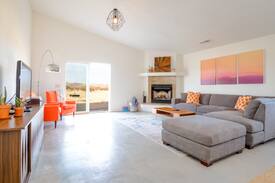 Joshua Tree House | ☆ Hide Out @ Mojave Manor- 2 acres, Desert Views ☆