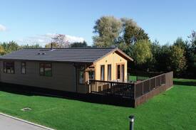 Malton Cabin | Kingfisher Lodge - Luxury Ensuite with Shower