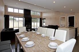 Horopito House | R and R Lodge with Spa and Drying Room