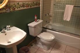 Hermosa Bed & Breakfast | JonaGold Room at Apple Orchard Inn