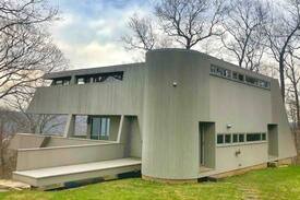 Lyme House | Modern Unique Riverview Hillside Home ★★★Views!