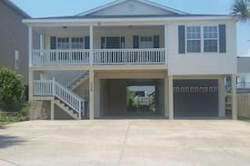 Cherry Grove Beach House | Bikini Bottom, Welcomes Students, Bikers and Pets!