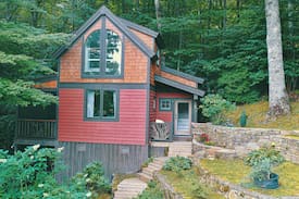 Cullowhee Cabin | Lazy Moss Cabin at Lake Glenville and pet friendly