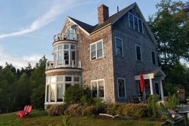 Southport House | Maine Stowaway Cottage/Your Year-Round Destination