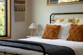 Blackmans Bay House | "MiMs" Bush/farm stay (Hobart area) walk to beach