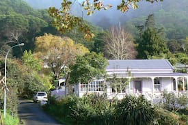 Kohukohu House | Lavender Cottage Home Style Accommodation.