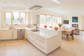 Killarney House | Elegant Spacious Home Ross Road Killarney!