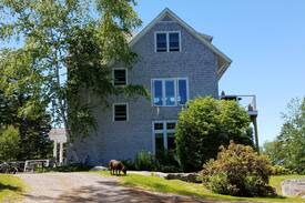 Southport House | Maine Stowaway Cottage/Your Year-Round Destination