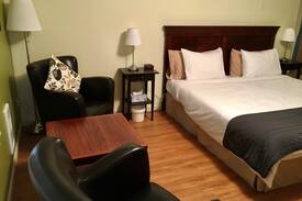 Tofino House | Hilltop Haven. Your home away from home.