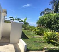 Reading House | La JanAnn, 1 Bdrm / ocean view with balmy breeze
