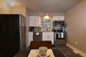 Monroeville House | Pittsburgh Hideaway
