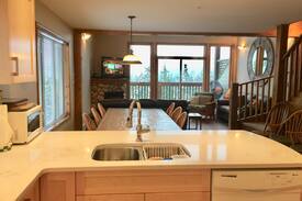 Courtenay Villa | Strathcona Vacation Rental on Mount Washington