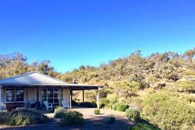 Toodyay Cabin | Valley-View Cottage