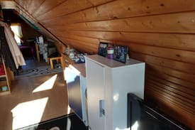 Anderten House | Großes Dachboden Zimmer (Offen & Zentral)