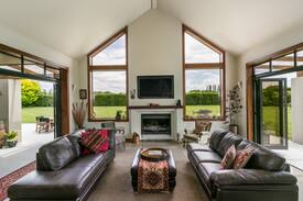 Twyford House | Rivers Edge spacious, private and secluded luxury.