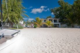 Pointe D'esny House | VILLA LE BONHEUR ON PARADISE BEACH