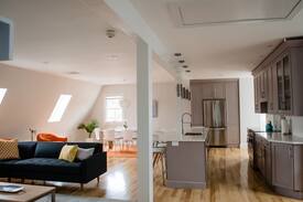 Newport Apartment | “The Pearl of Broadway”
