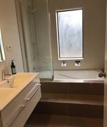 Northcote Apartment | Pointairbnb in Northcote Point. City close.