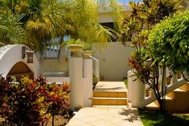 Island Harbour Villa | Villa Elegante Overlooking the Ocean