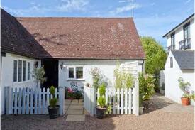 Battle Cabin | Edgewood Cottage, a cosy countryside retreat