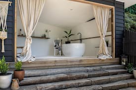 Olinda House | Magnolias on Mernda. Your own peaceful retreat