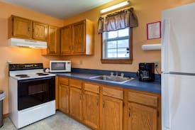 Chincoteague Cabin | Steve's Cottage 2 sleeps 4 in 2 bedrooms with a pool!
