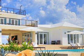 Isabela Villa | Isabela Retreat Over looking Golf Course & Ocean