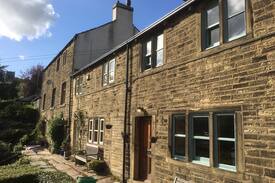 Holmfirth Cabin | The Writers Cottage - Intriguing & Homely
