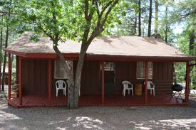 Pinetop-Lakeside Cabin | Whispering Pines Resort Cabin 27