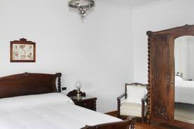 Santiago de Compostela Cabin | Suite luminosa años 20 con terraza y baño privado