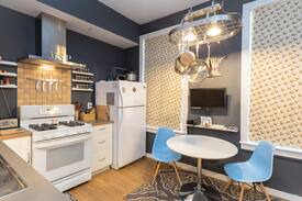 Elliot Park Apartment | "A Classic Row-House in Downtown Minneapolis"