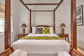 Little Battaleys House | Battaleys Mews 11, Blue Jacaranda