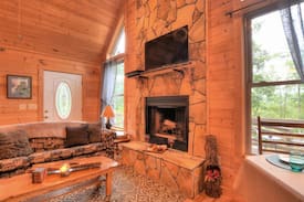 Stecoah Cabin | Cozy Creekside Cabin