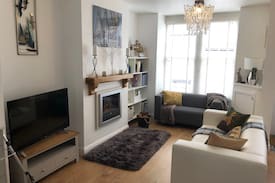 Conwy House | Downtown cottage-heart of Conwy-park free outside