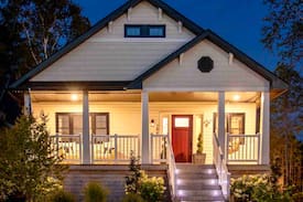 Southampton Cabin | “The Flock”, Spacious cottage with sauna & hot tub