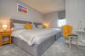 Galway House | Over Massimo - Room 5
