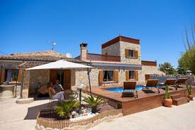 Maria de la Salut Cabin | Son Roig, lugar idílico,en el corazón de Mallorca