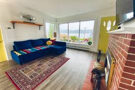 Langdale Cabin | Ocean View Hopkins Cottage. Steps to beach!