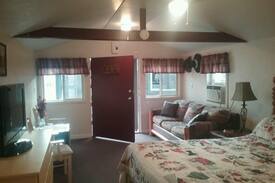 Blanding House | Bunkhouse On The Farm
