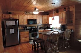 Ellijay Cabin | Whispering Pines - 3 Bedroom 3 Bath Cabin with Game Room, Hot Tub & Internet in the Coosawattee River Resort